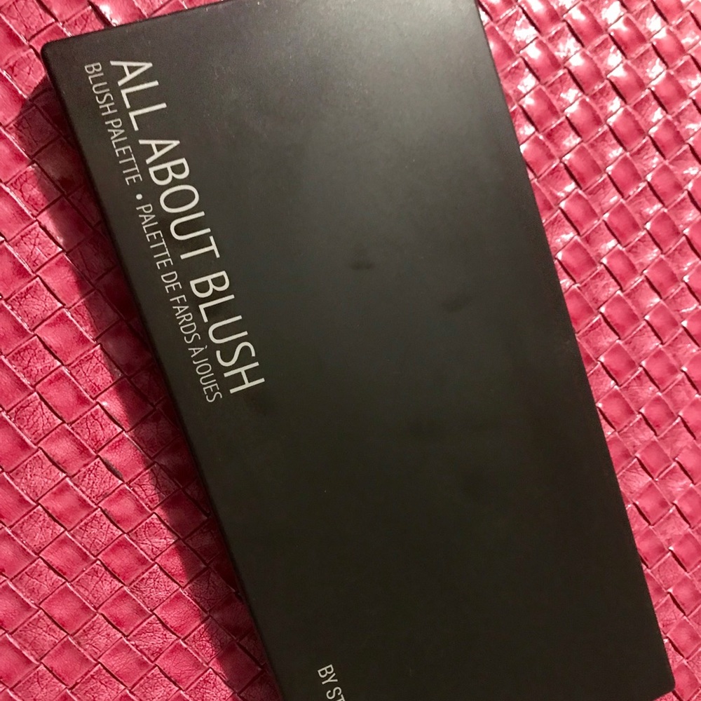 All About Blush by Style Essentials Blush Pallete